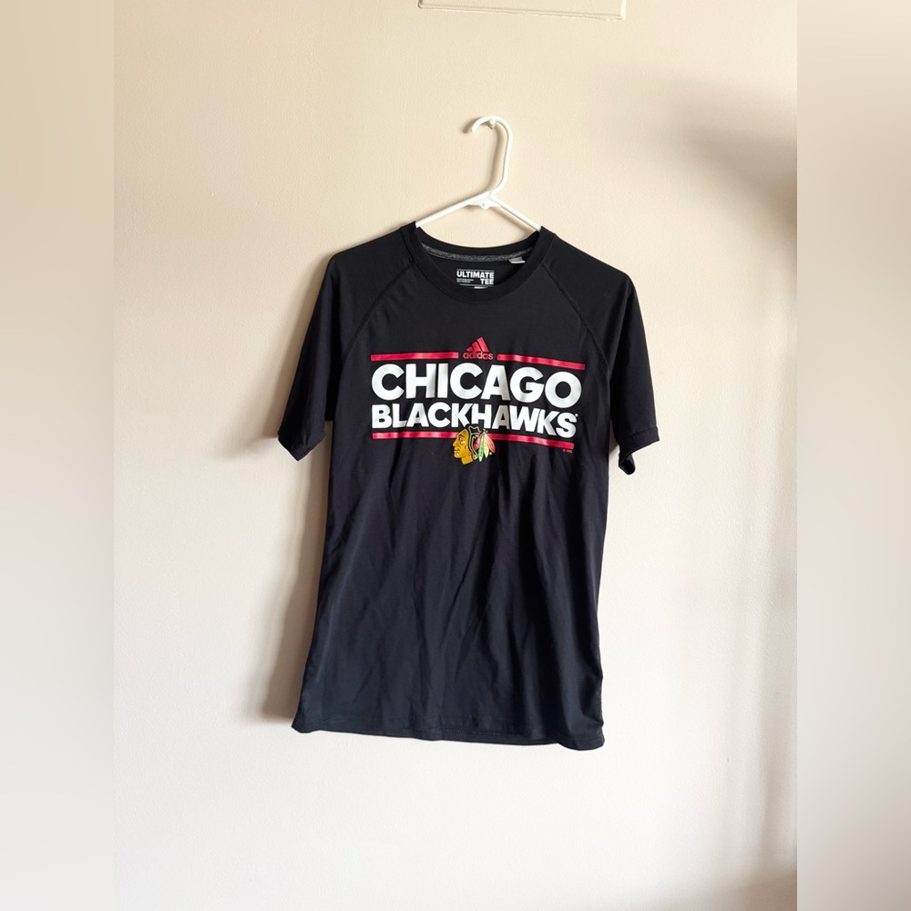 Adidas Chicago Blackhawks T-shirt (men’s small)